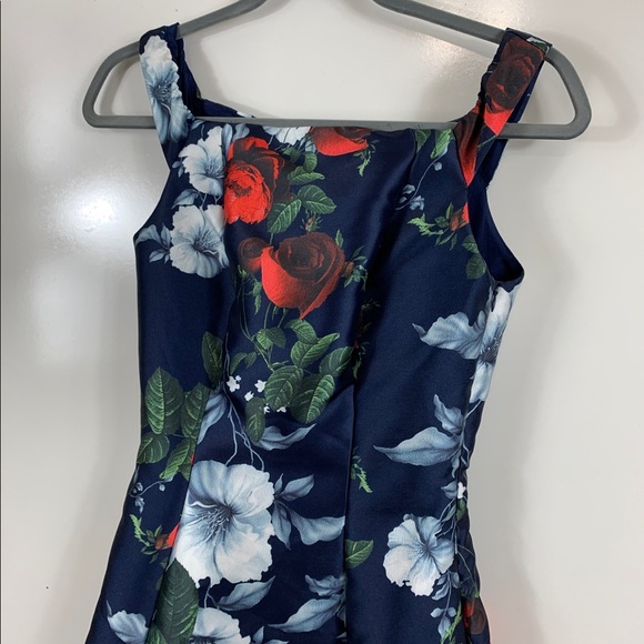 Chi Chi London Dress Size 2 - Picture 3 of 3